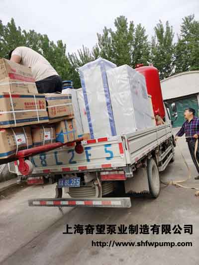 消防水泵增壓穩(wěn)壓供水設備電氣控制柜及安裝管件閥門裝車送貨