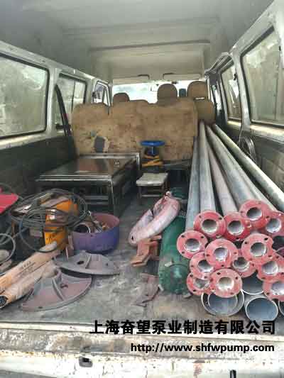 深井潛水泵裝車送至工地，并下井安裝