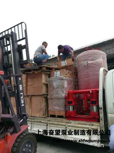 消防水泵啟動控制柜和消防增壓穩(wěn)壓供水設備裝車送貨