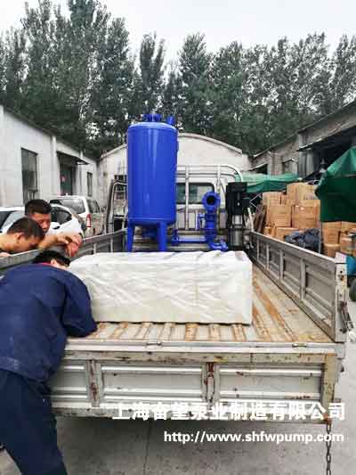 恒壓供水機組和變頻控制柜均已裝車完畢